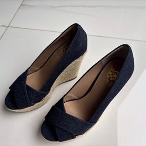 NEW VINCE CAMUTO Womens Blue Denim Wedge Espadrille Shoes 6
